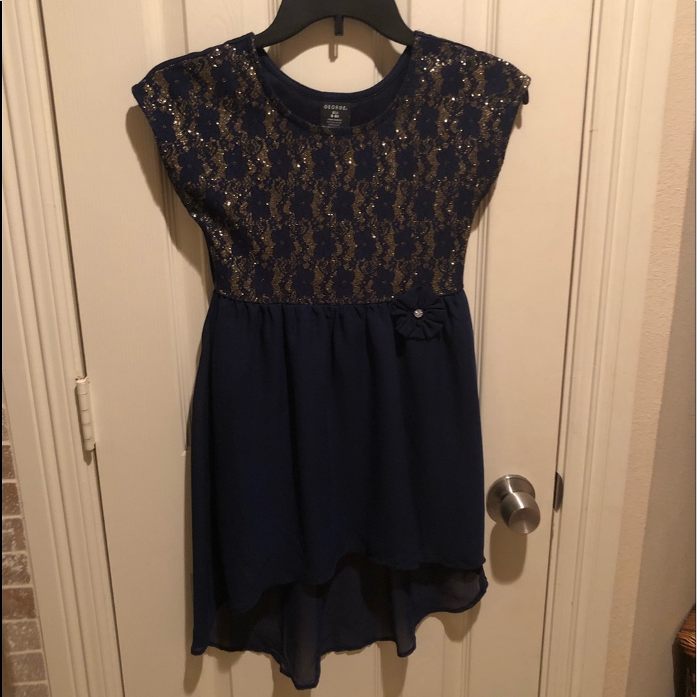 Pretty navy blue dress!